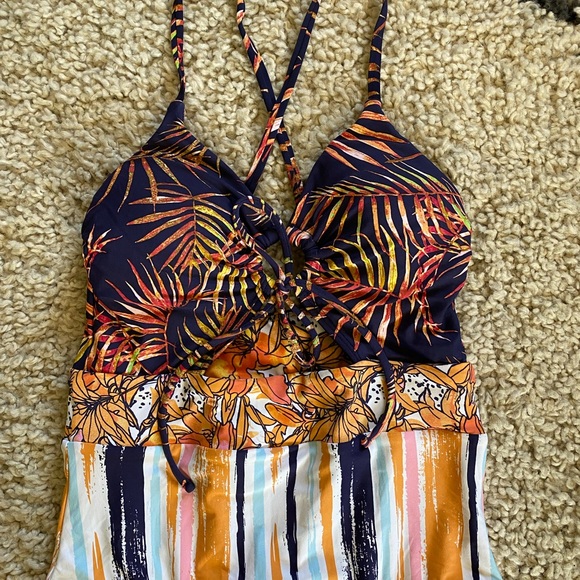 Cute, multi Color one-piece swimsuit - size S - Picture 6 of 6
